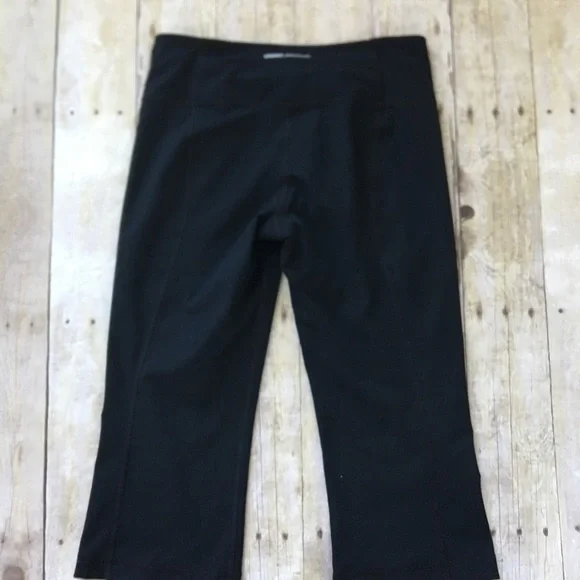 Under Armour Cropped Workout Pants - Picture 4 of 6